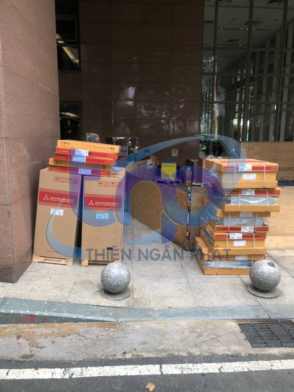 Giao đơn hàng Mitsubishi Heavy tại TP.HCM