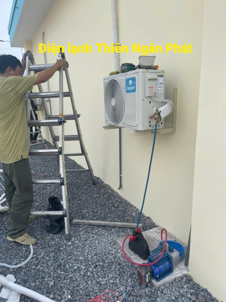 Lắp đặt máy lạnh chuyên nghiệp cho khách hàng 