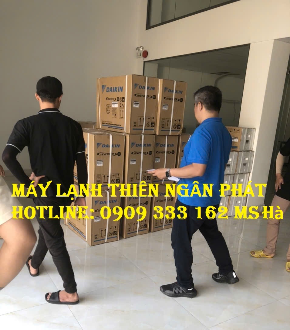 Lô hàng máy lạnh treo tường Daikin được giao tận nơi cho khách hàng tại Hóc Môn - HCM 